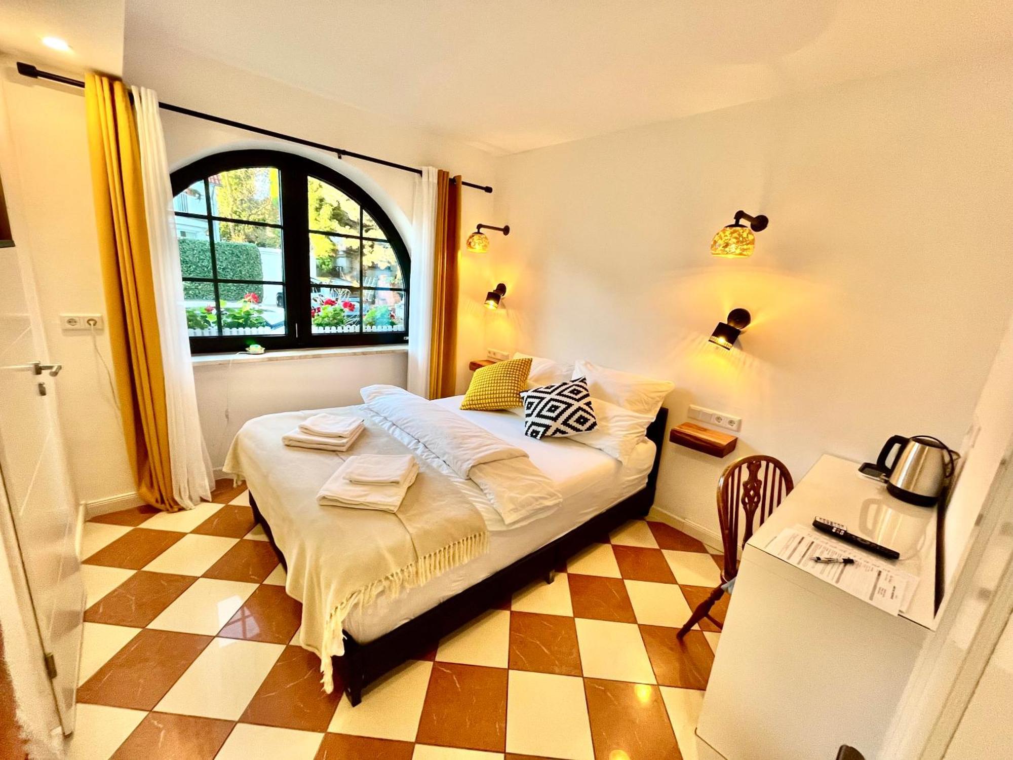 Orchard Frankfurt Bed & Breakfast