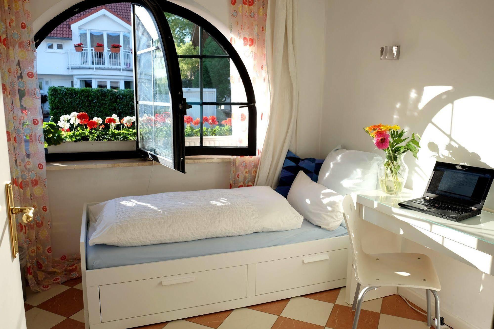 Orchard Frankfurt Bed & Breakfast
