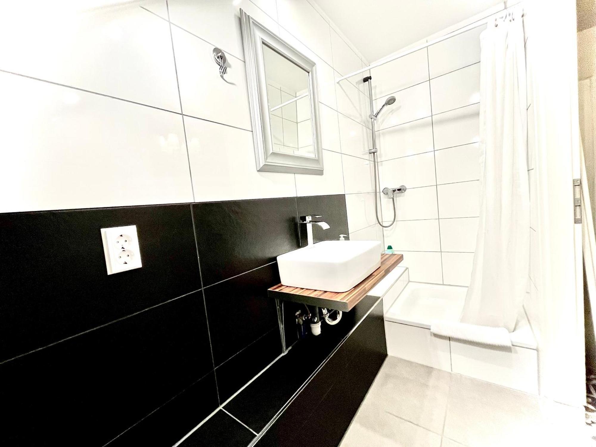 Orchard Frankfurt Bed & Breakfast 5*